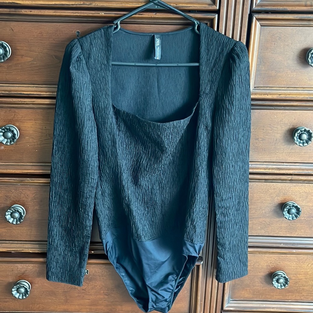 NWOT Zara bodysuit with square neck